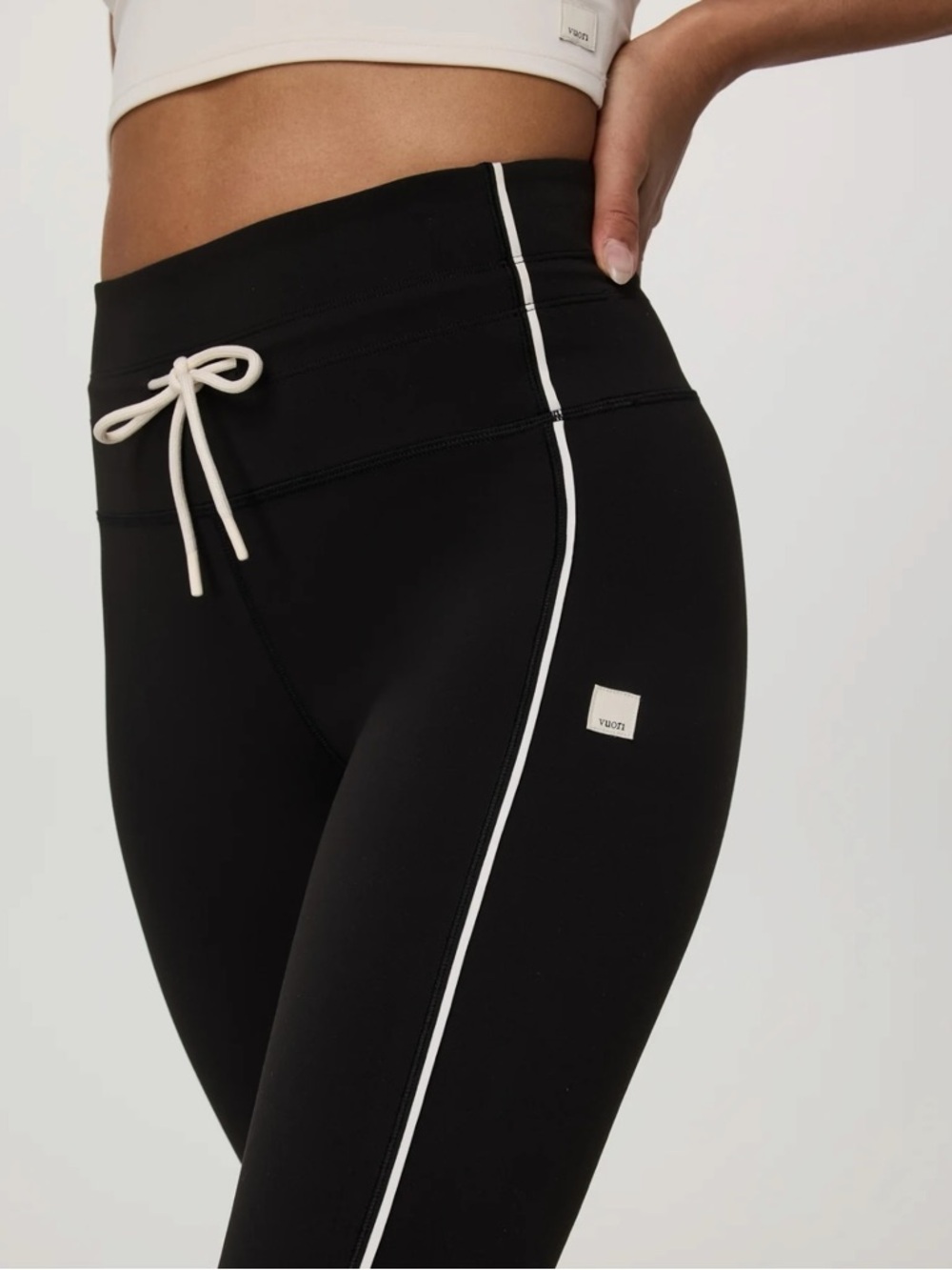 Vuori Daily Piped Legging in Black size Small - Picture 4 of 8